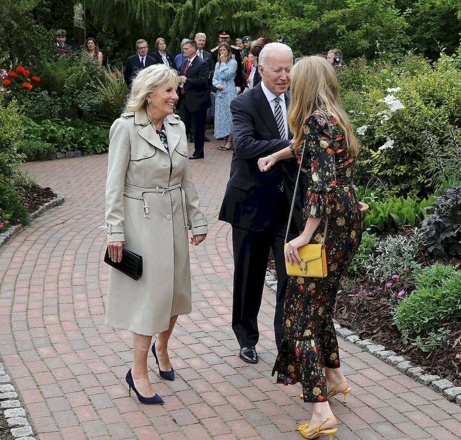 Przyjęcie u królowej Elżbiety dla przywódców G7. Księżna Kate w bieli, żona Borisa Johnsona zadała szyku (ZDJĘCIA)