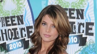 Ashley Greene seksownie na czerwonym dywanie (FOTO)