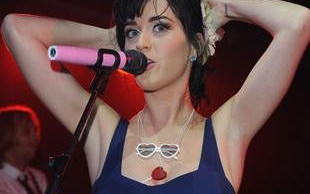 Katy Perry i jej spadająca sukienka