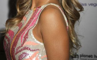 Ktoś założył za duże różowe pantofelki (FOTO)