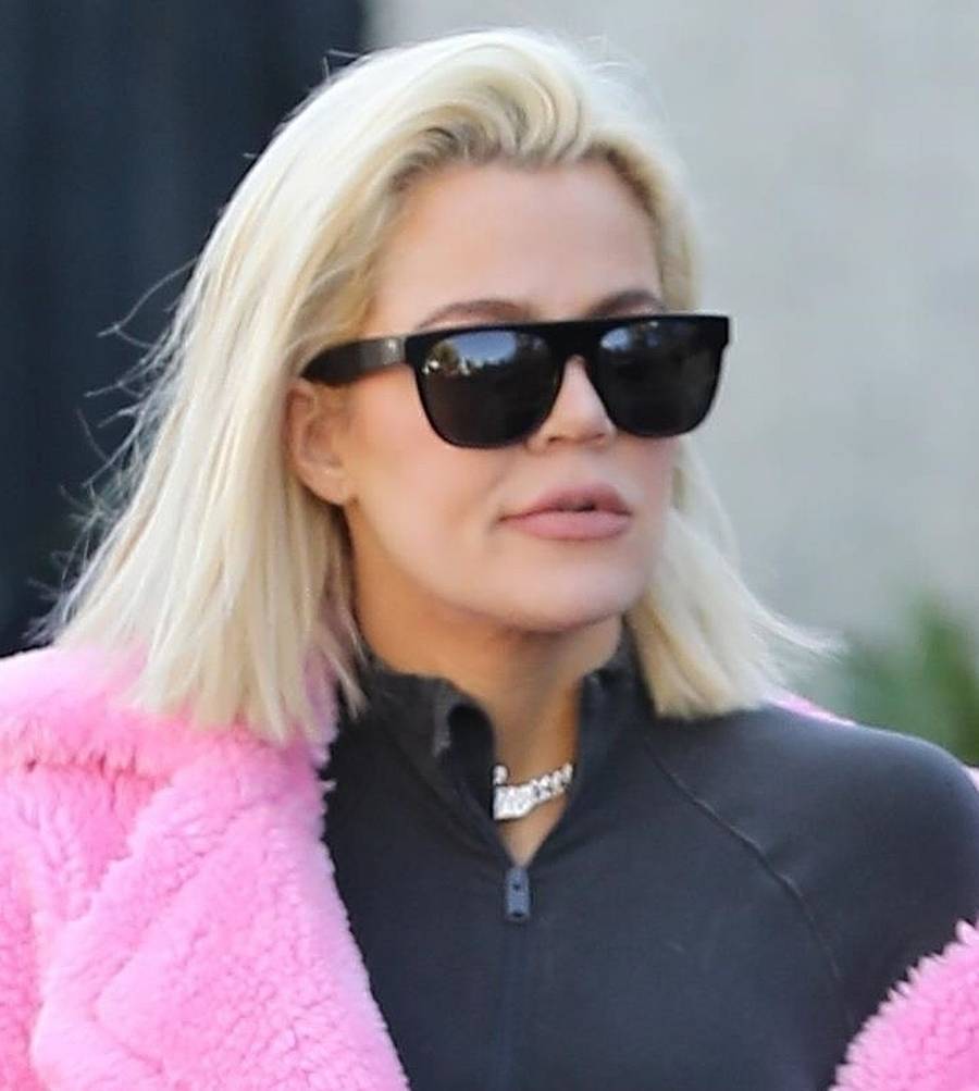 Khloe w różowym futrze i sexy kozakach  – niech Tristan patrzy, co stracił! (ZDJĘCIA)