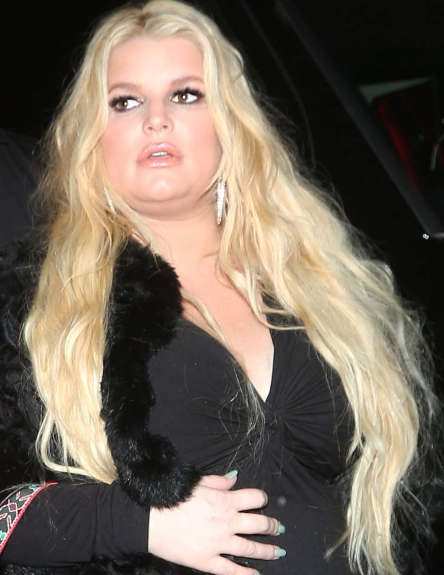 Tak dziś wygląda Jessica Simpson. Wybrała się z dziećmi do kina