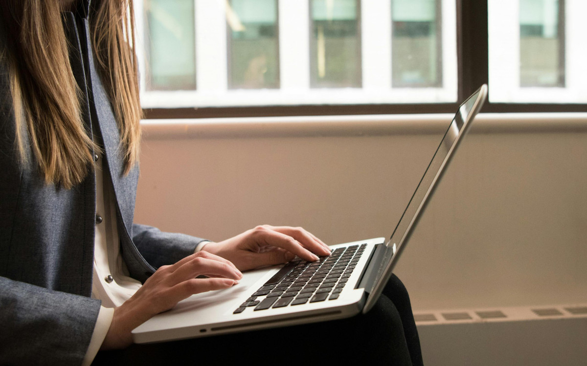 Czym jest zasiłek macierzyński i w czym może pomóc kalkulator macierzyńskiego?