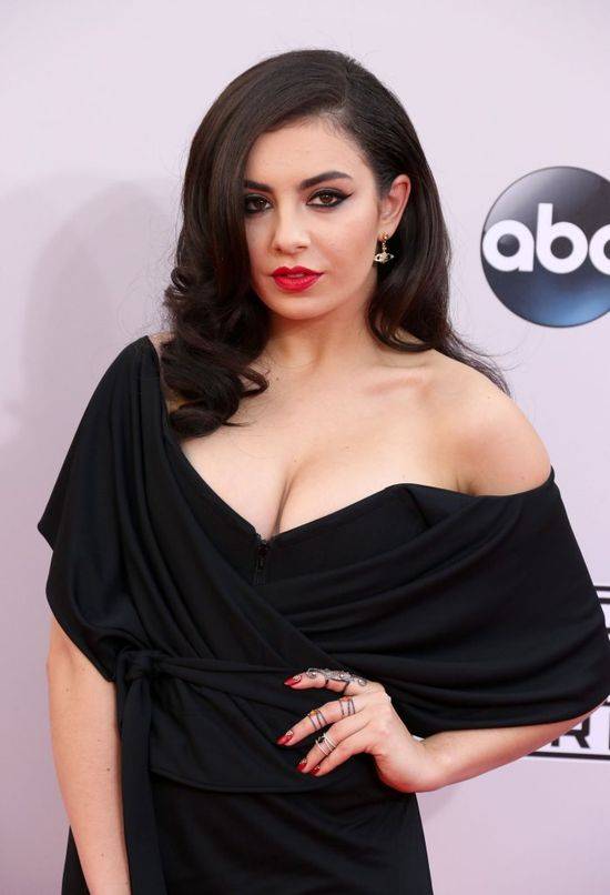 Charli XCX – nowa gwiazda lubi być wyzywająca