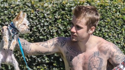 Już dawno nie widzieliśmy Justina Biebera z mamą. Paparazzi przyłapali ich, gdy odpoczywali w parku