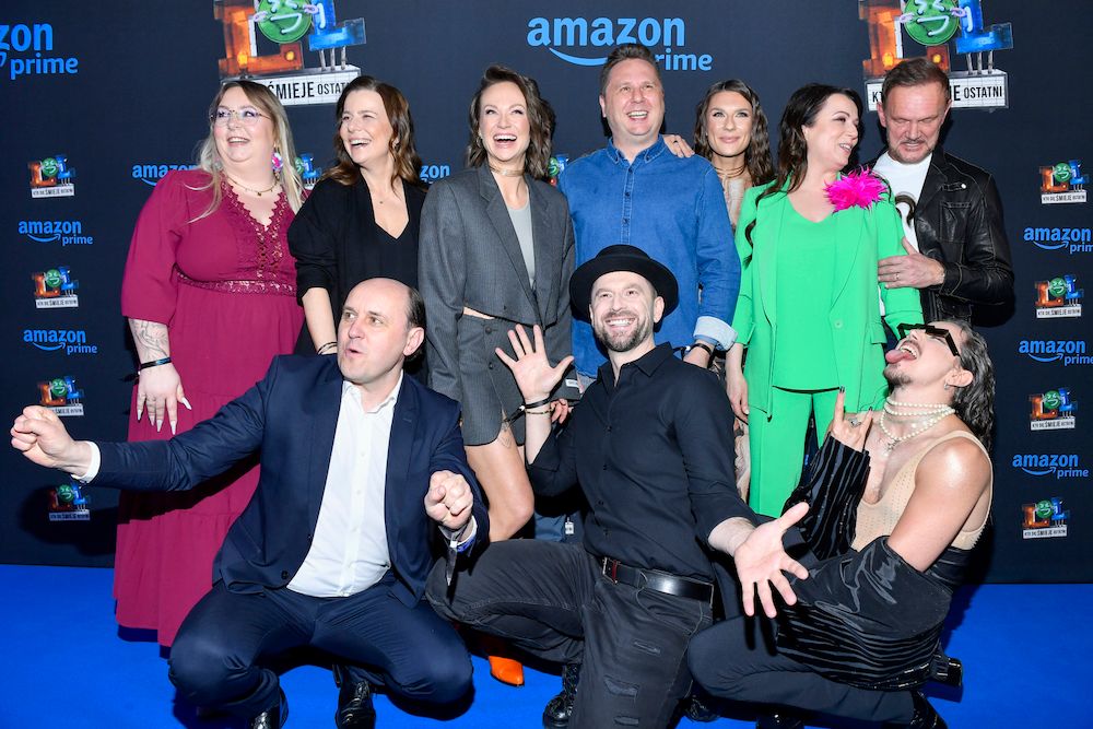 scena z: Klaudia Klimczyk, Agata Kulesza, Aleksandra Adamska, Bartosz Gajda, Wiolka Walaszczyk, Katarzyna Pakosińska, Cezary Pazura, Adam Woronowicz, Robert Motyka, Michał Szpak, fot. Piętka Mieszko/AKPA