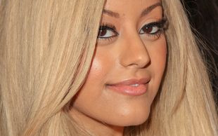 Zahia Dehar pokazała kolekcję na wiosnę/lato 2013 (FOTO)