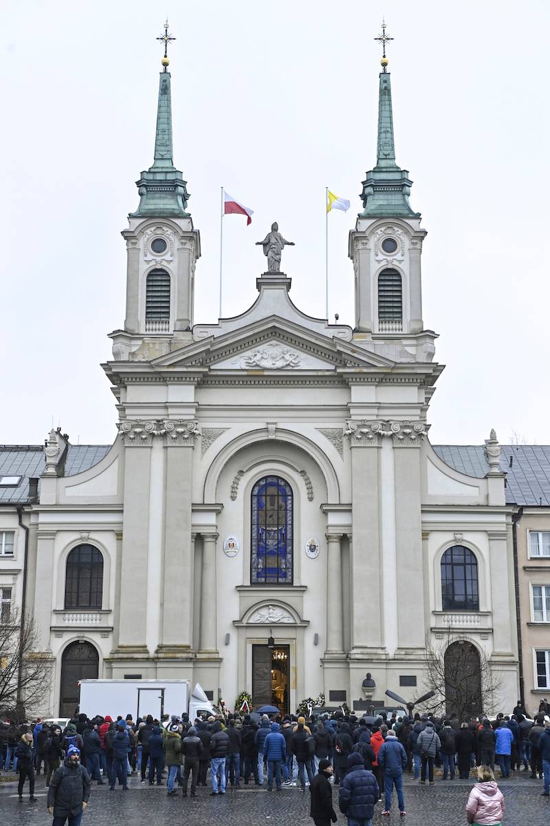 Pogrzeb Lucjana Brychczego. Tłumy piłkarzy i kibiców przyszły pożegnać legendę Legii Warszawa