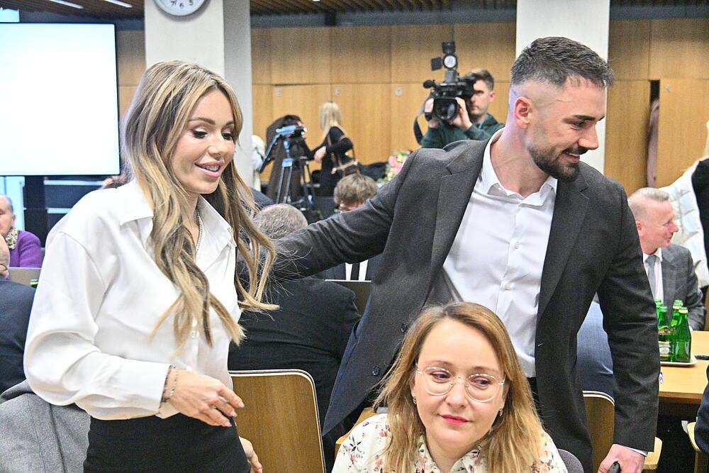 Doda w objęciach najprzystojniejszego posła, fot KAPiF