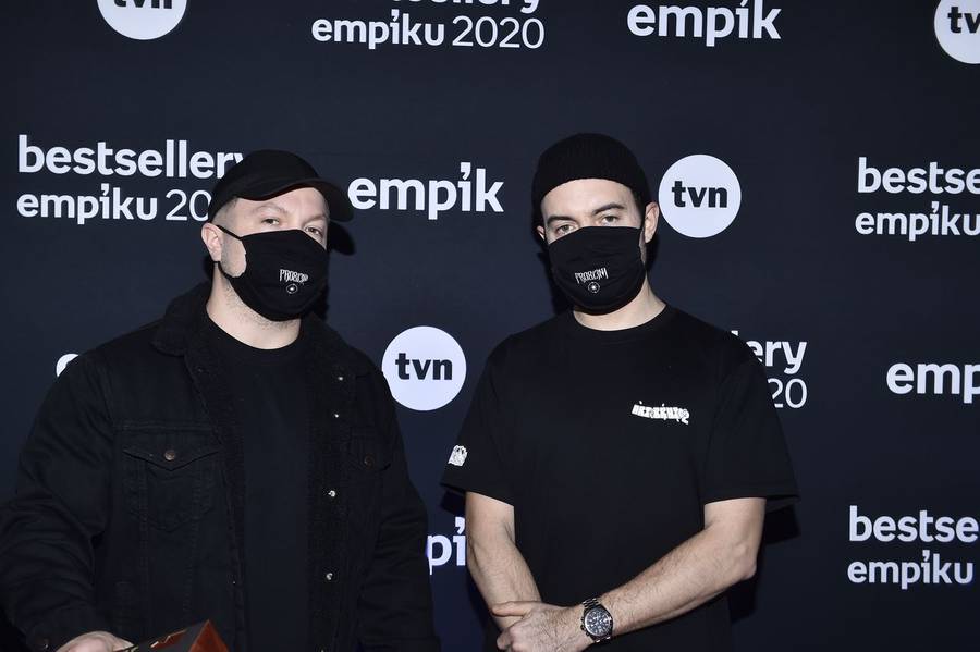 Bestsellery Empiku 2020. Margaret z odsłoniętym brzuchem i Beata Kozidrak w lateksie