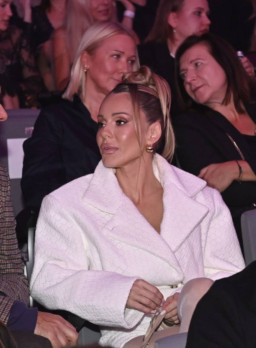 Doda w bieli i kusych szortach podbija galę “Kobieta Roku Glamour”! Wyglądała niczym anioł… (FOTO)