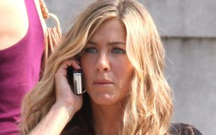 Jennifer Aniston tradycyjnie w małej czarnej (FOTO)