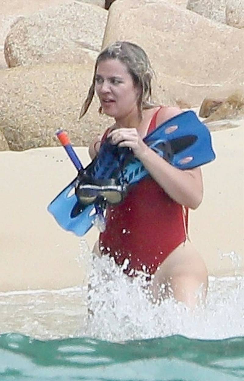 Znowu zakochana Khloe pluska się z Tristanem w morzu!