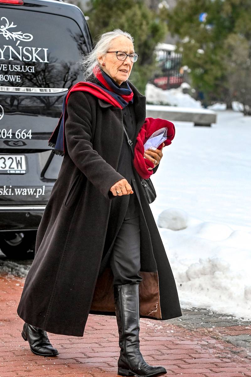 Pogrzeb Janusza Majewskiego. Przyjaciele żegnają: Marek Kondrat, Sonia i Maja Bohosiewicz, Paweł Deląg…