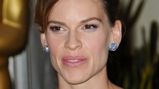 Nie dość, że Hilary Swank ma oryginalną urodę… (FOTO)