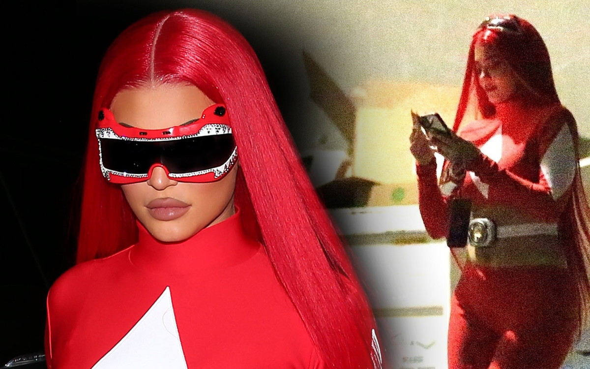 Kylie Jenner na imprezie halloweenowej STRASZY paznokciami (ZDJĘCIA)