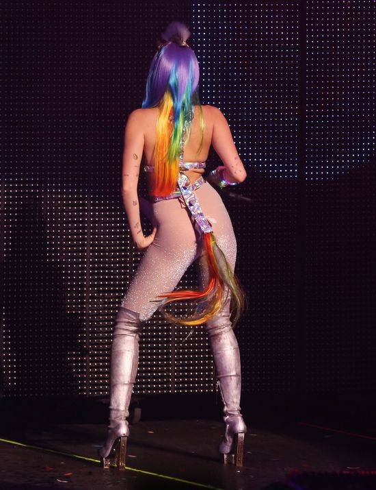 Wyuzdane stroje sceniczne Miley Cyrus