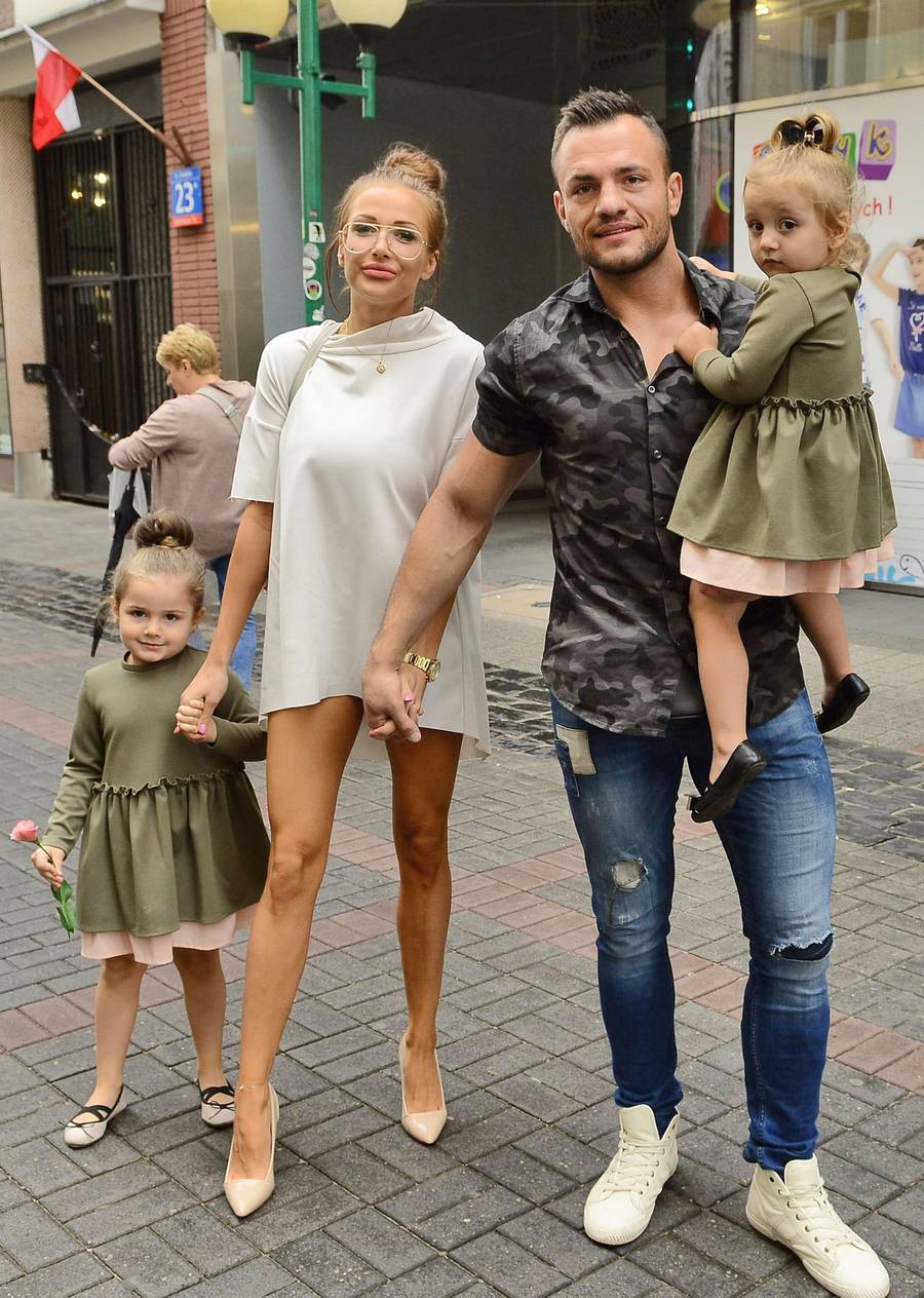 Odmieniona Eliza Trybała z Trybsonem i dziećmi na premierze (ZDJĘCIA)