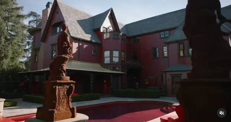 Przypominamy największe dramy Kat Von D! Od mrocznej tatuatorki z własną linią kosmetyków po chrzest w wieku 41 lat