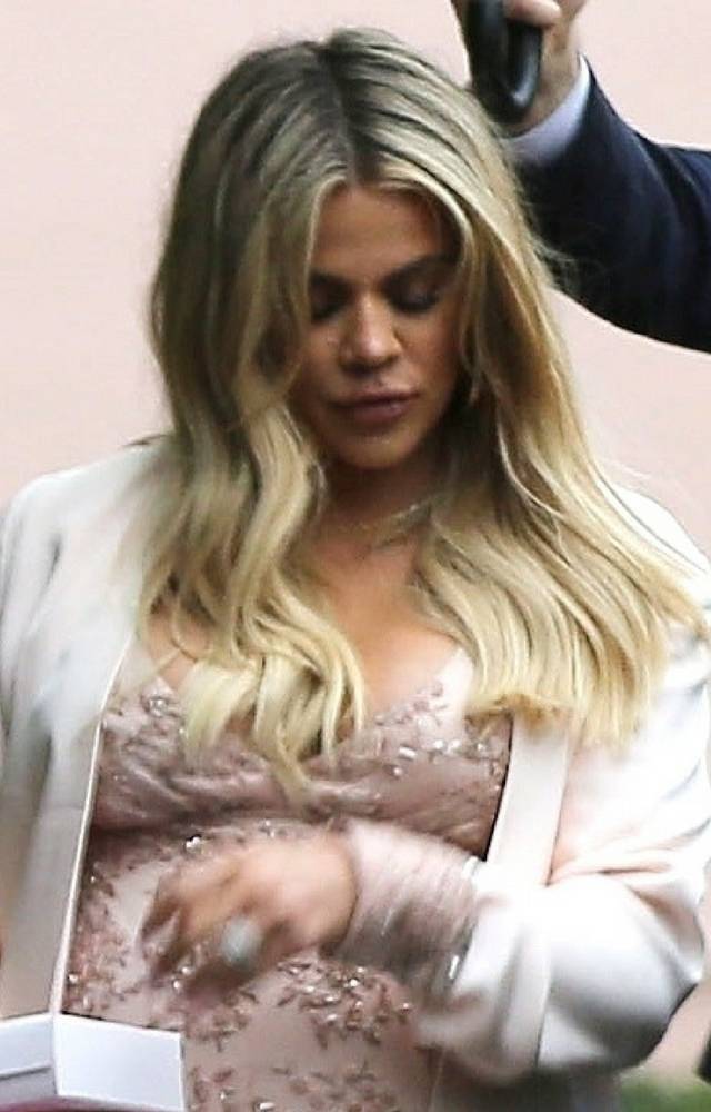 Opuchnięta Khloe ledwo wytrzymuje ostatnie dni ciąży! Musi robić to każdej nocy…