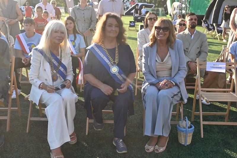 Lewandowski odbiera z mamą Order Uśmiechu. Pojawił się także stylowy Michał Probierz