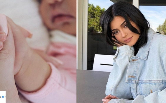 Córka Kylie ma już dziecięcą torebkę Birkin, ciuchy od projektantów i garderobę!