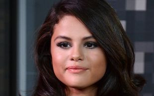 Selena Gomez wypadła zbyt skromnie na MTV VMA? (FOTO)