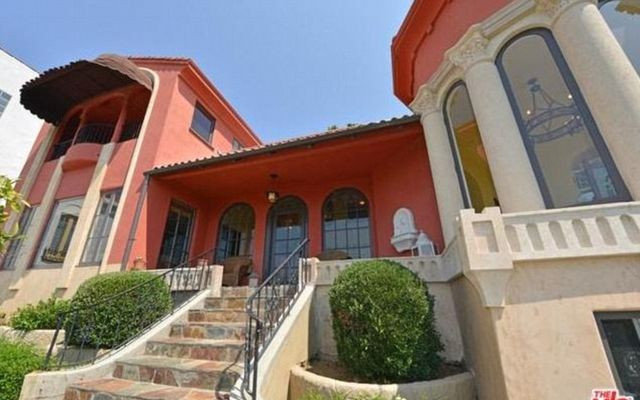 Wszyscy się dziwią Evie Longorii. Dlaczego dopiero teraz sprzedaje ten dom?