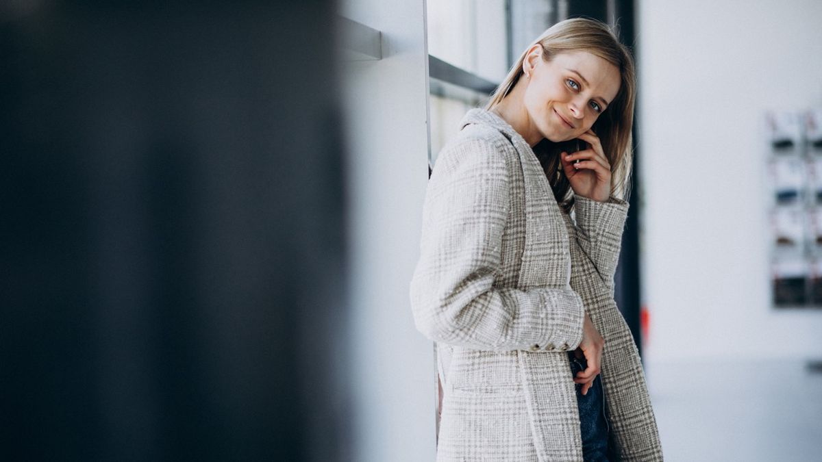 Ubrania firmowe z logo – jak wybrać odpowiedni styl i materiał, by odzwierciedlały profesjonalizm marki?