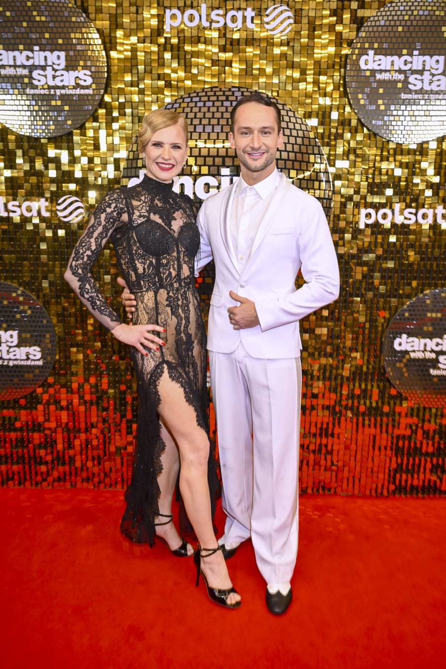 Gorący półfinał “Tańca z gwiazdami”. Nie można oderwać wzroku od gwiazdy „Barw szczęścia” (ZDJĘCIA)