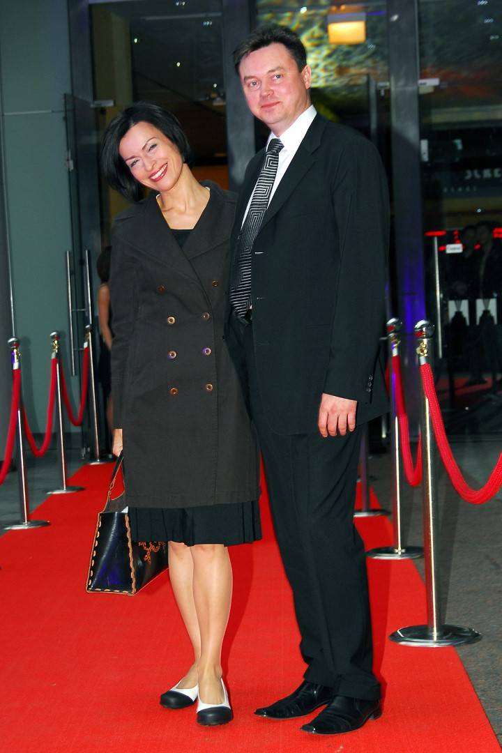 Gdy nie chciała się zgodzić na randkę, przyjechał pod jej dom. Historia miłości Danuty Stenki i Janusza Grzelaka