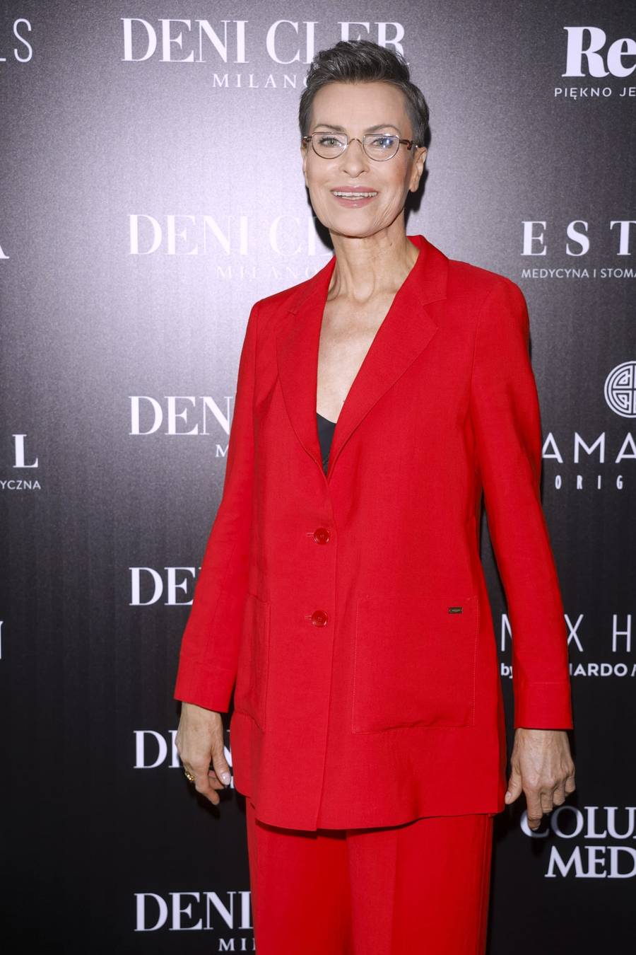 Co za ELEGANCJA! Danuta Stenka zachwyca w czerwonym garniturze (FOTO)