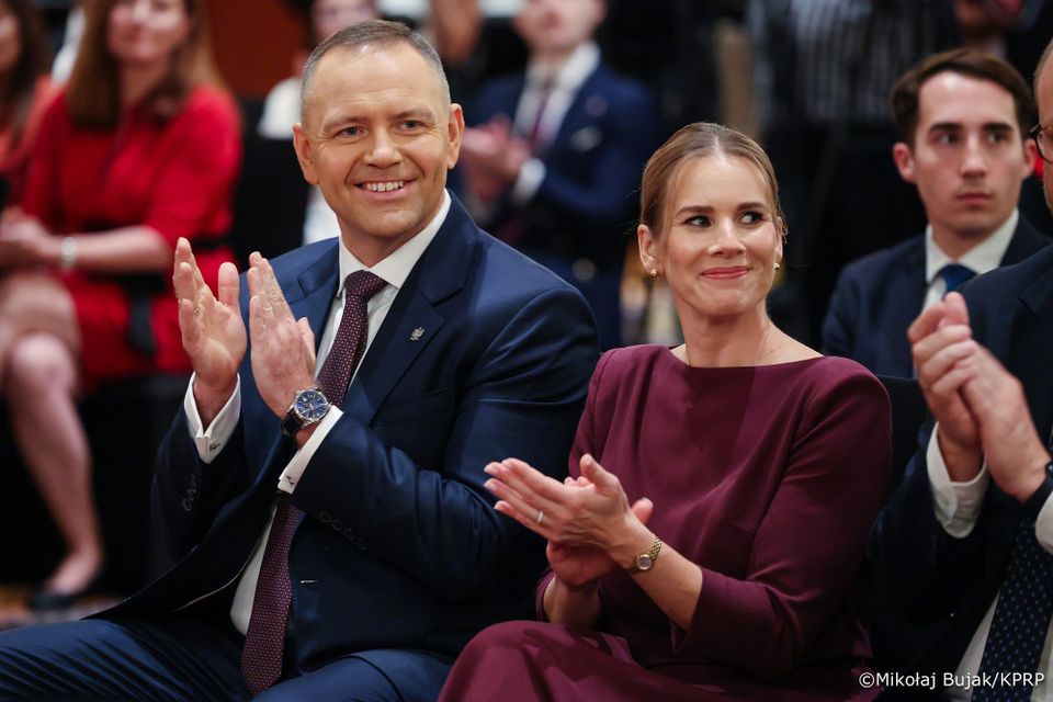 Marta Nawrocka zachwyciła w burgundowej kreacji, fot. prezydent.pl