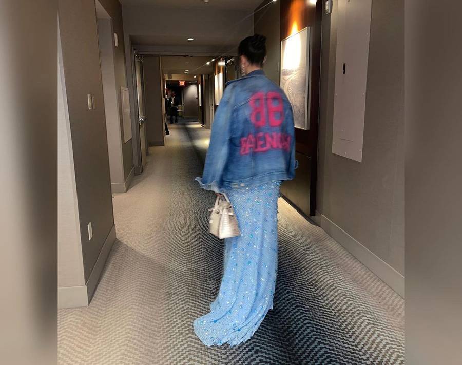 Georgina Rodriguez w sukni z głębokim rozcięciem niczym KRÓLOWA LODU (ZDJĘCIA)