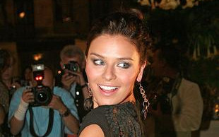 Natasza Urbańska z brzuchem na scenie