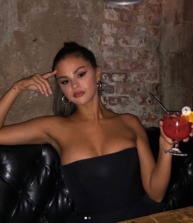 Selena Gomez powiększyła biust? Zrobiła sobie prezent na pocieszenie!