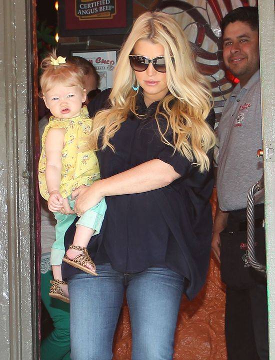 Jessica i Ashlee Simpson na zakupach z dziećmi