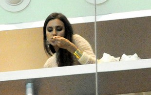 Irina Shayk podczas meczu pałaszuje przysmaki (FOTO)